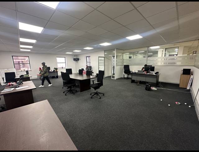 225M² OFFICE TO LET IN CENTURY CITY